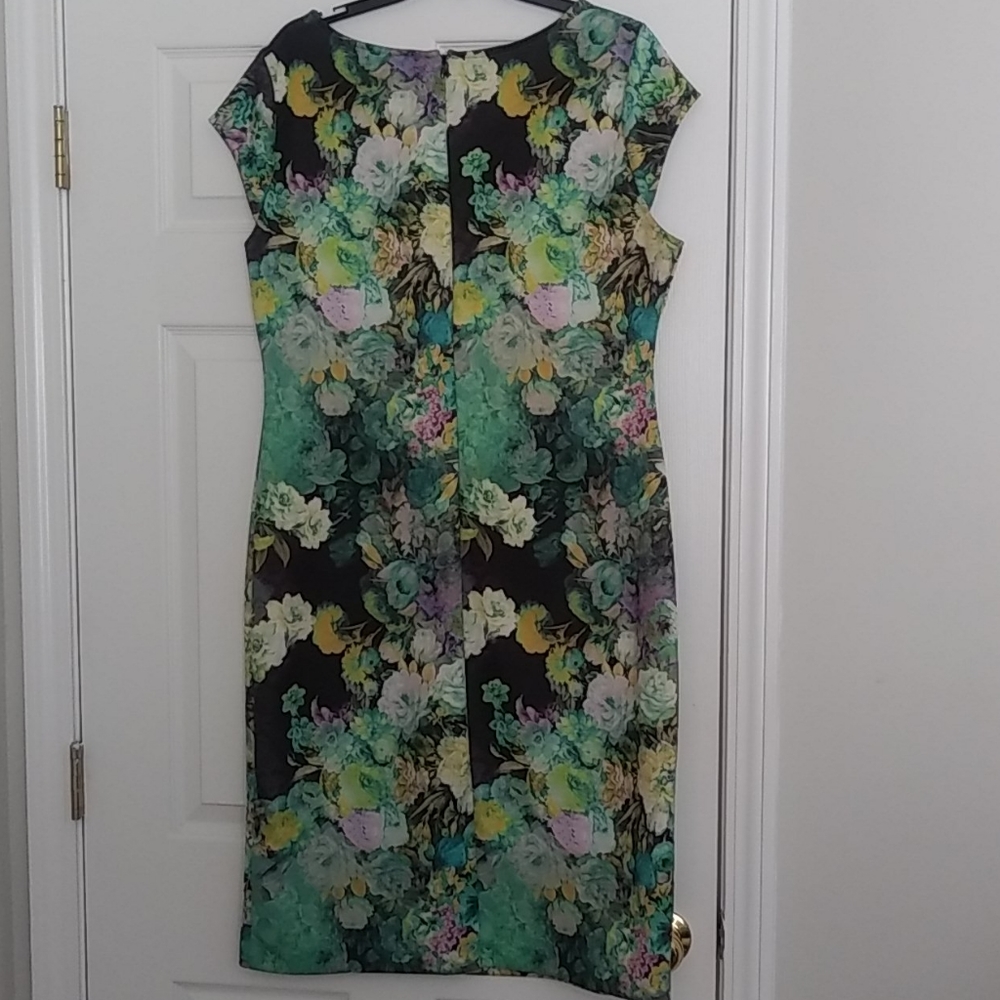 Dress - Picture 3 of 7